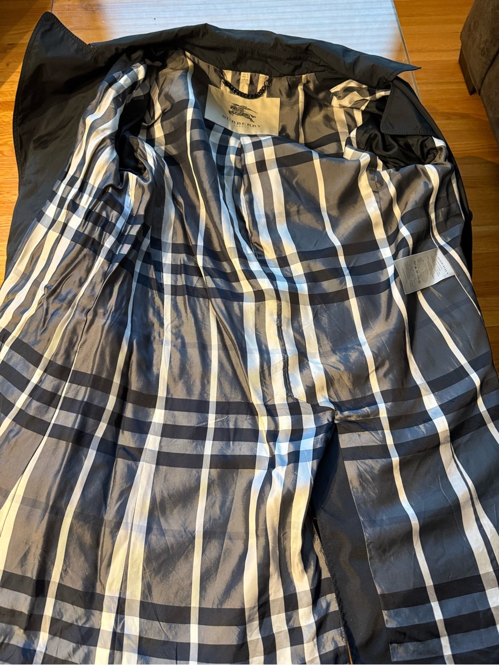 Burberry authentic Black Trench Coat with black and White Check Lining
